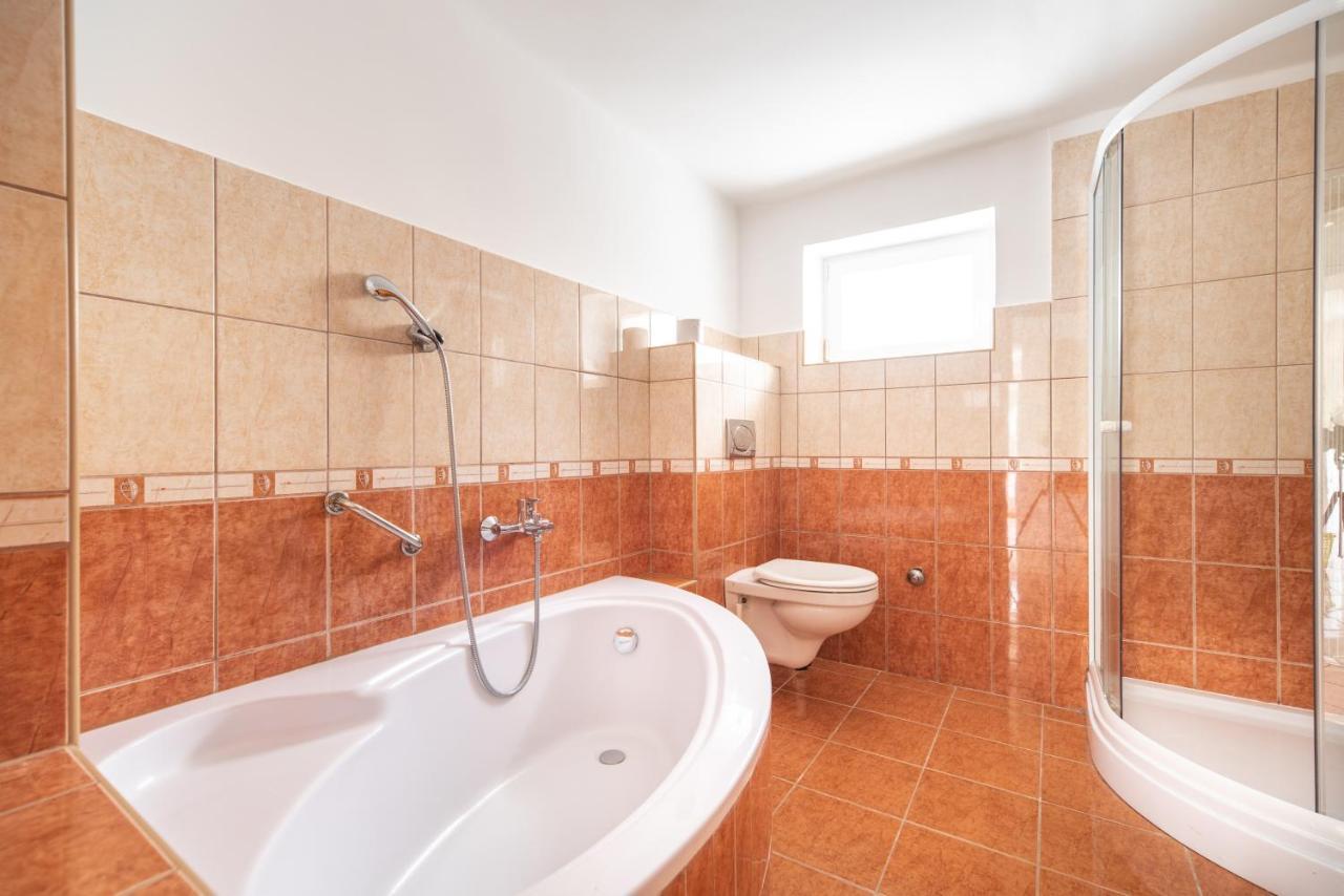 Topaz Apartmanhazak 凯斯特海伊 外观 照片